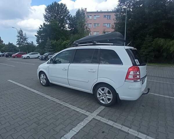 Белый Опель Зафира, объемом двигателя 1.7 л и пробегом 200 тыс. км за 6800 $, фото 2 на Automoto.ua