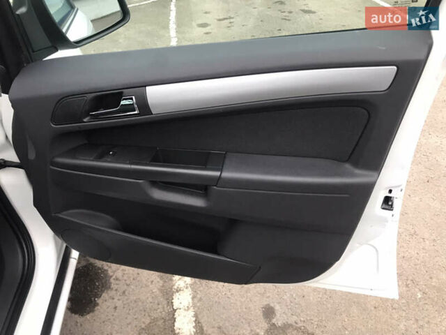 Белый Опель Зафира, объемом двигателя 1.8 л и пробегом 240 тыс. км за 7800 $, фото 37 на Automoto.ua