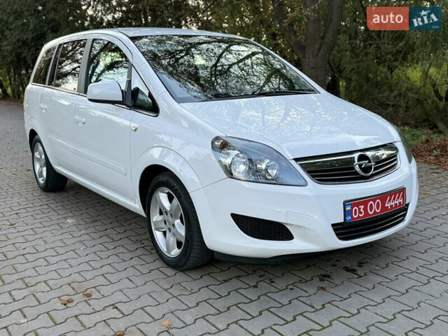 Белый Опель Зафира, объемом двигателя 1.8 л и пробегом 218 тыс. км за 6900 $, фото 1 на Automoto.ua