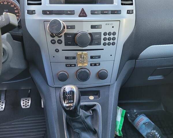 Белый Опель Зафира, объемом двигателя 1.7 л и пробегом 362 тыс. км за 6300 $, фото 3 на Automoto.ua