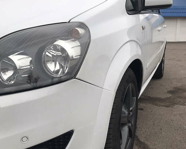 Белый Опель Зафира, объемом двигателя 1.8 л и пробегом 240 тыс. км за 7800 $, фото 16 на Automoto.ua