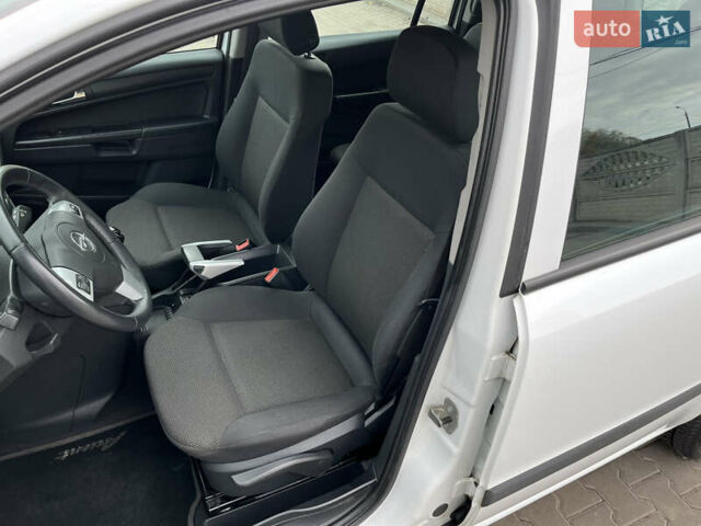 Білий Опель Зафіра, об'ємом двигуна 1.6 л та пробігом 244 тис. км за 6850 $, фото 23 на Automoto.ua