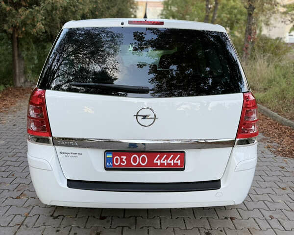 Белый Опель Зафира, объемом двигателя 1.8 л и пробегом 218 тыс. км за 6900 $, фото 3 на Automoto.ua