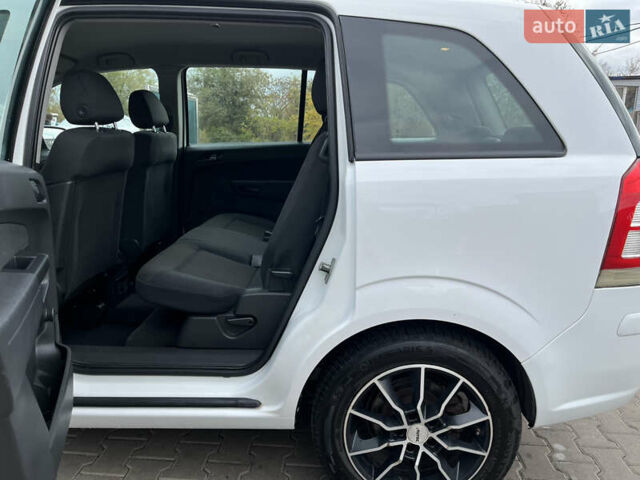 Білий Опель Зафіра, об'ємом двигуна 1.6 л та пробігом 244 тис. км за 6850 $, фото 25 на Automoto.ua