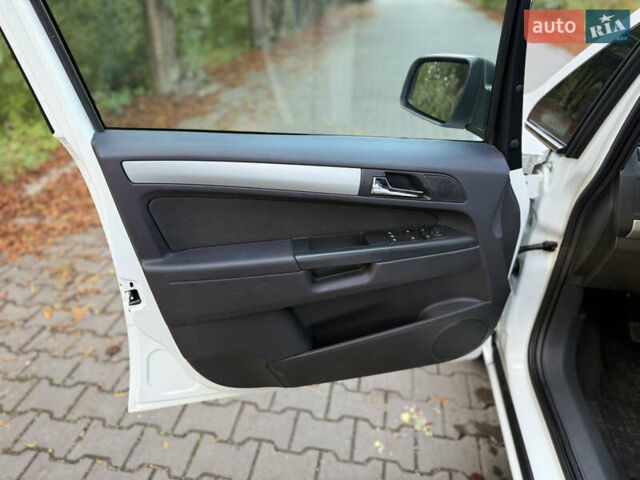 Белый Опель Зафира, объемом двигателя 1.8 л и пробегом 218 тыс. км за 6900 $, фото 18 на Automoto.ua