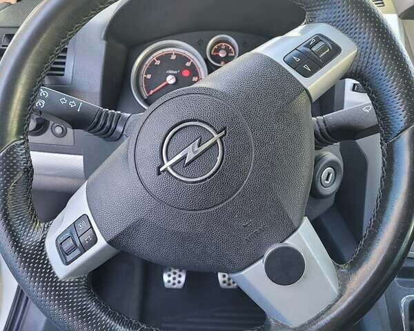 Белый Опель Зафира, объемом двигателя 1.7 л и пробегом 362 тыс. км за 6300 $, фото 4 на Automoto.ua