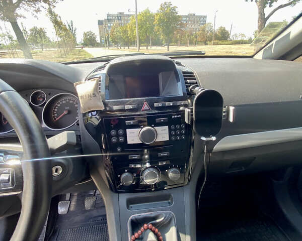 Белый Опель Зафира, объемом двигателя 1.6 л и пробегом 187 тыс. км за 6400 $, фото 15 на Automoto.ua