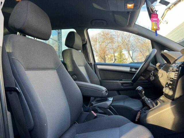 Белый Опель Зафира, объемом двигателя 1.7 л и пробегом 264 тыс. км за 6800 $, фото 16 на Automoto.ua