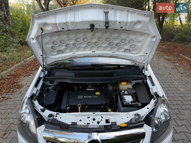 Белый Опель Зафира, объемом двигателя 1.8 л и пробегом 218 тыс. км за 6900 $, фото 22 на Automoto.ua