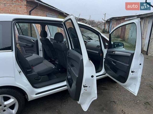 Белый Опель Зафира, объемом двигателя 1.8 л и пробегом 218 тыс. км за 7555 $, фото 15 на Automoto.ua