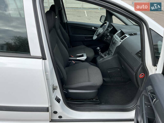 Білий Опель Зафіра, об'ємом двигуна 1.6 л та пробігом 244 тис. км за 6850 $, фото 32 на Automoto.ua