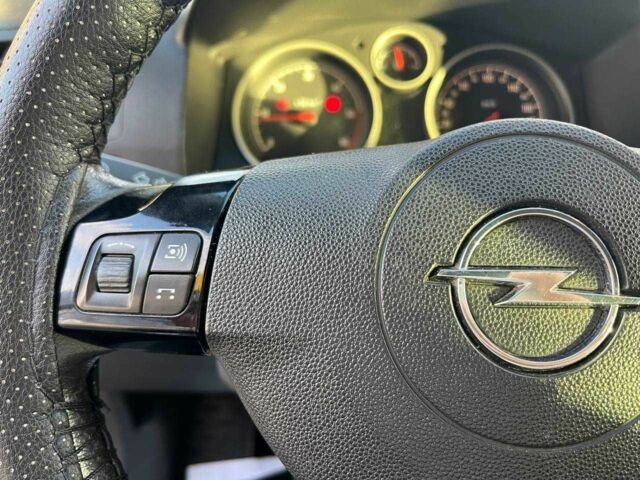 Белый Опель Зафира, объемом двигателя 1.7 л и пробегом 264 тыс. км за 6800 $, фото 9 на Automoto.ua