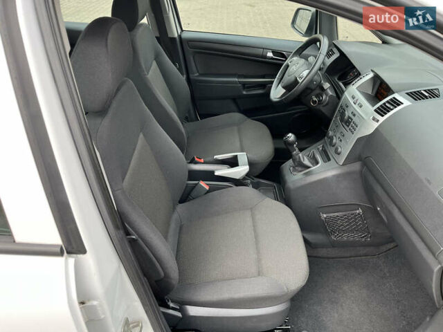 Білий Опель Зафіра, об'ємом двигуна 1.6 л та пробігом 244 тис. км за 6850 $, фото 33 на Automoto.ua