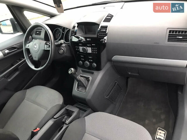 Белый Опель Зафира, объемом двигателя 1.8 л и пробегом 240 тыс. км за 7800 $, фото 42 на Automoto.ua