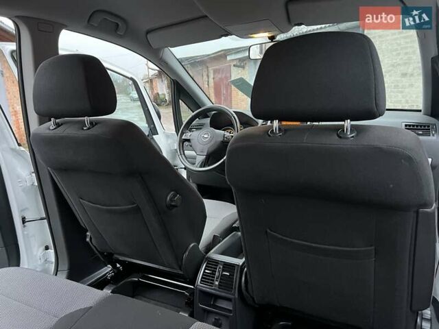 Белый Опель Зафира, объемом двигателя 1.8 л и пробегом 218 тыс. км за 7555 $, фото 34 на Automoto.ua