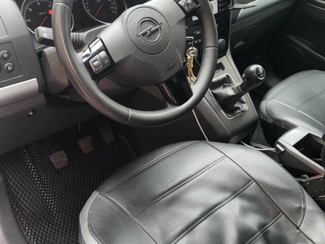 Белый Опель Зафира, объемом двигателя 1.7 л и пробегом 155 тыс. км за 6700 $, фото 5 на Automoto.ua