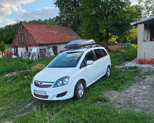 Белый Опель Зафира, объемом двигателя 1.7 л и пробегом 200 тыс. км за 6800 $, фото 5 на Automoto.ua