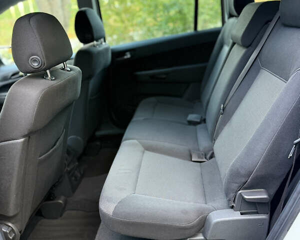 Белый Опель Зафира, объемом двигателя 1.8 л и пробегом 218 тыс. км за 6900 $, фото 9 на Automoto.ua