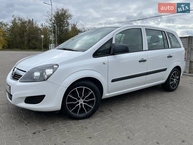 Білий Опель Зафіра, об'ємом двигуна 1.6 л та пробігом 244 тис. км за 6850 $, фото 2 на Automoto.ua