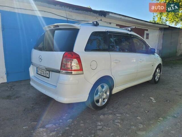 Белый Опель Зафира, объемом двигателя 1.7 л и пробегом 362 тыс. км за 6300 $, фото 1 на Automoto.ua