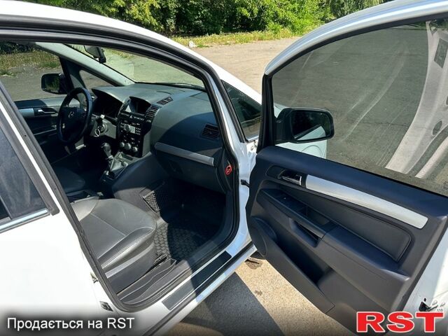 Белый Опель Зафира, объемом двигателя 1.6 л и пробегом 185 тыс. км за 6500 $, фото 8 на Automoto.ua