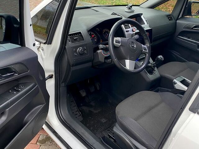 Белый Опель Зафира, объемом двигателя 1.8 л и пробегом 195 тыс. км за 8000 $, фото 5 на Automoto.ua