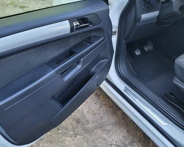 Белый Опель Зафира, объемом двигателя 1.7 л и пробегом 362 тыс. км за 6300 $, фото 6 на Automoto.ua