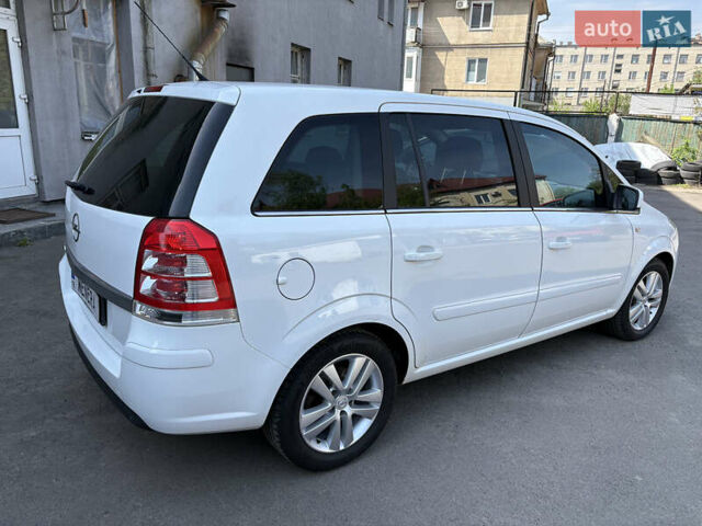 Белый Опель Зафира, объемом двигателя 1.8 л и пробегом 200 тыс. км за 7799 $, фото 3 на Automoto.ua