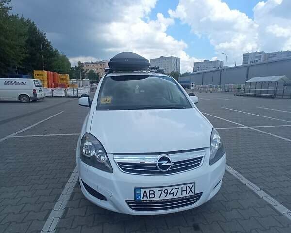 Белый Опель Зафира, объемом двигателя 1.7 л и пробегом 200 тыс. км за 6800 $, фото 3 на Automoto.ua