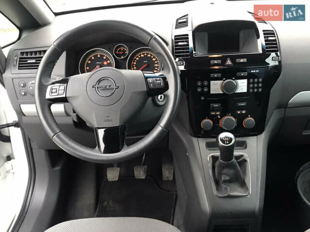 Белый Опель Зафира, объемом двигателя 1.8 л и пробегом 240 тыс. км за 7800 $, фото 50 на Automoto.ua