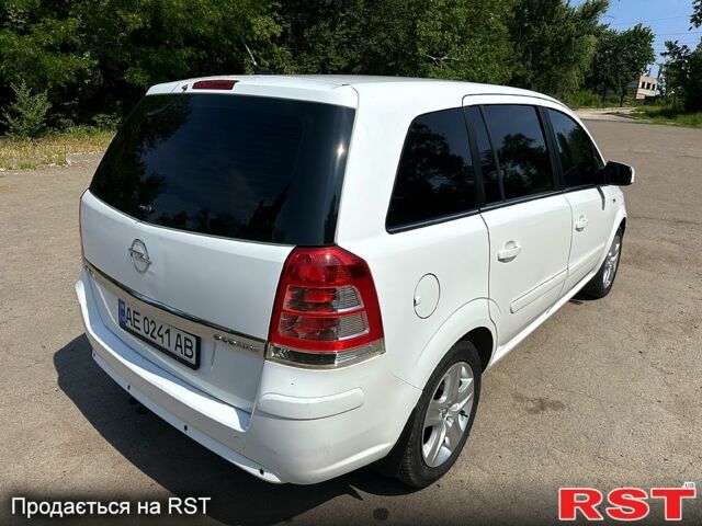 Белый Опель Зафира, объемом двигателя 1.6 л и пробегом 185 тыс. км за 6500 $, фото 3 на Automoto.ua