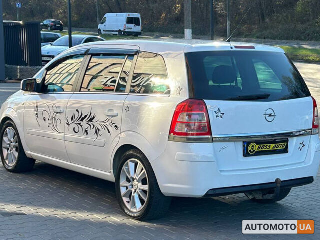 Белый Опель Зафира, объемом двигателя 1.7 л и пробегом 233 тыс. км за 7800 $, фото 3 на Automoto.ua