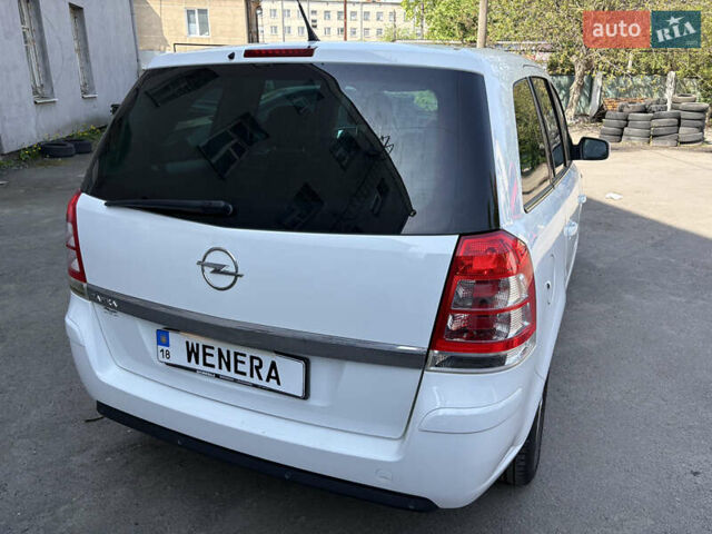 Белый Опель Зафира, объемом двигателя 1.8 л и пробегом 200 тыс. км за 7799 $, фото 4 на Automoto.ua