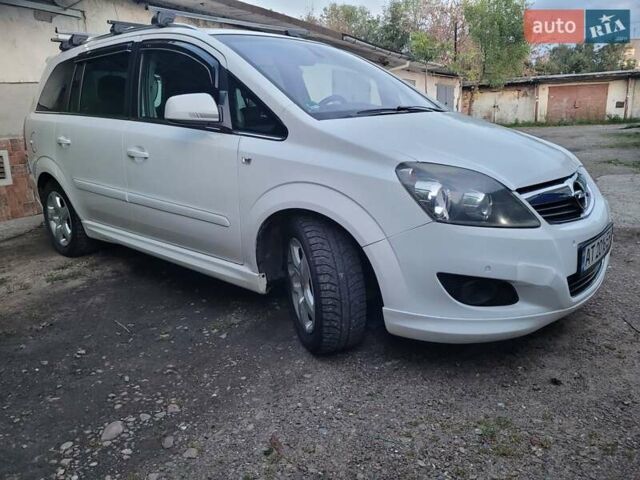 Белый Опель Зафира, объемом двигателя 1.7 л и пробегом 362 тыс. км за 6300 $, фото 2 на Automoto.ua