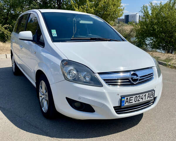 Белый Опель Зафира, объемом двигателя 1.6 л и пробегом 187 тыс. км за 6400 $, фото 1 на Automoto.ua