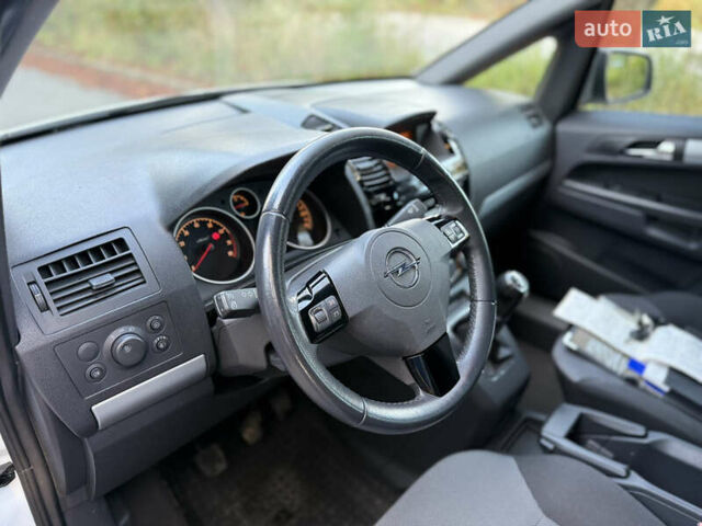 Белый Опель Зафира, объемом двигателя 1.8 л и пробегом 218 тыс. км за 6900 $, фото 17 на Automoto.ua