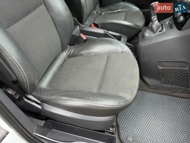 Белый Опель Зафира, объемом двигателя 1.69 л и пробегом 327 тыс. км за 6800 $, фото 18 на Automoto.ua