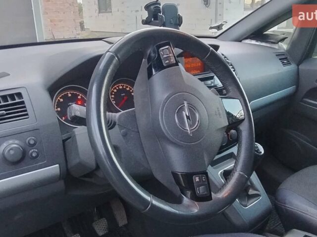 Белый Опель Зафира, объемом двигателя 1.7 л и пробегом 184 тыс. км за 7100 $, фото 6 на Automoto.ua