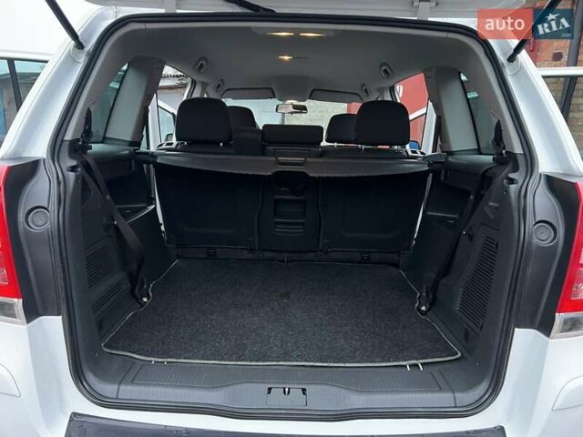 Белый Опель Зафира, объемом двигателя 1.8 л и пробегом 218 тыс. км за 7555 $, фото 19 на Automoto.ua