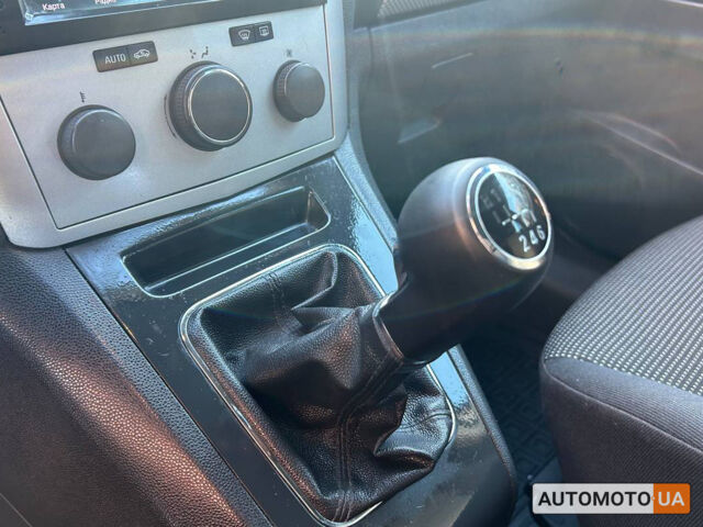 Белый Опель Зафира, объемом двигателя 1.7 л и пробегом 233 тыс. км за 7800 $, фото 14 на Automoto.ua