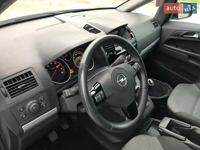 Белый Опель Зафира, объемом двигателя 1.8 л и пробегом 240 тыс. км за 7800 $, фото 29 на Automoto.ua