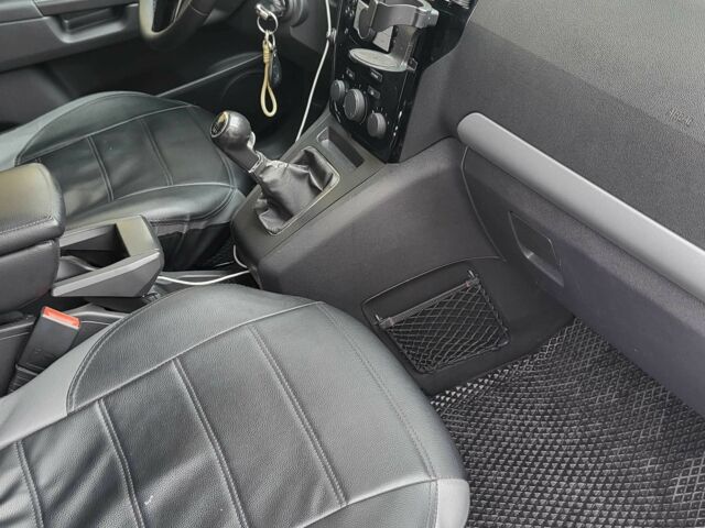 Белый Опель Зафира, объемом двигателя 1.7 л и пробегом 155 тыс. км за 6700 $, фото 14 на Automoto.ua