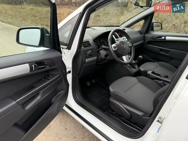 Белый Опель Зафира, объемом двигателя 1.6 л и пробегом 173 тыс. км за 7999 $, фото 18 на Automoto.ua