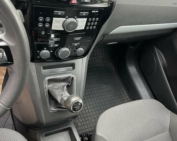 Белый Опель Зафира, объемом двигателя 1.6 л и пробегом 186 тыс. км за 9100 $, фото 10 на Automoto.ua