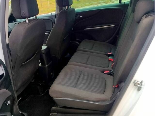 Белый Опель Зафира, объемом двигателя 1.6 л и пробегом 205 тыс. км за 8700 $, фото 11 на Automoto.ua