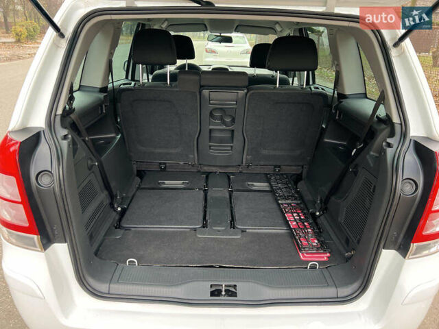 Белый Опель Зафира, объемом двигателя 1.6 л и пробегом 186 тыс. км за 9100 $, фото 15 на Automoto.ua