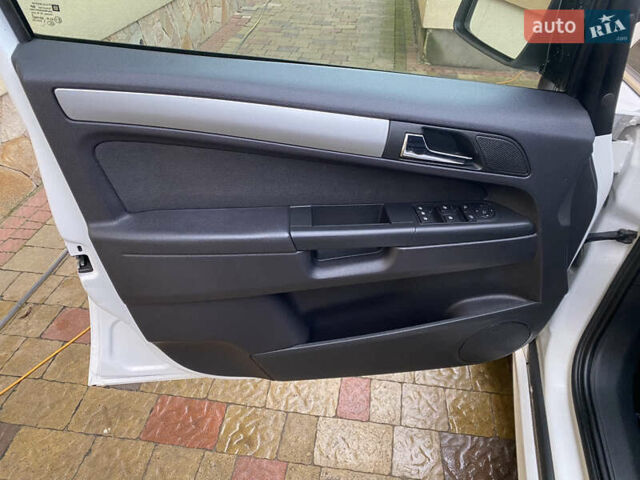 Белый Опель Зафира, объемом двигателя 1.8 л и пробегом 164 тыс. км за 7890 $, фото 9 на Automoto.ua