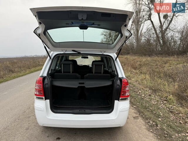 Белый Опель Зафира, объемом двигателя 1.6 л и пробегом 173 тыс. км за 7999 $, фото 25 на Automoto.ua