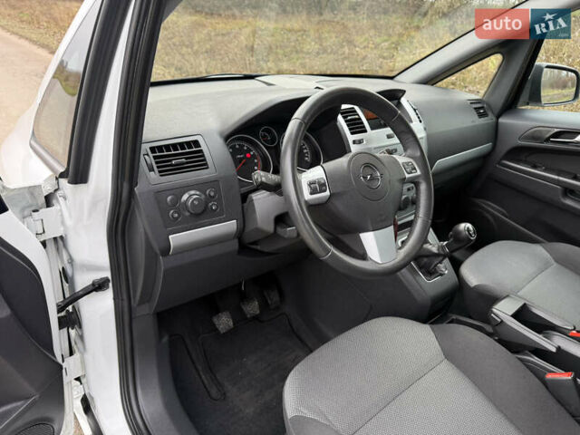 Белый Опель Зафира, объемом двигателя 1.6 л и пробегом 173 тыс. км за 7999 $, фото 16 на Automoto.ua