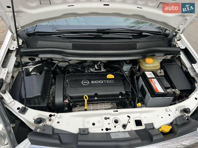 Белый Опель Зафира, объемом двигателя 1.6 л и пробегом 186 тыс. км за 9100 $, фото 16 на Automoto.ua